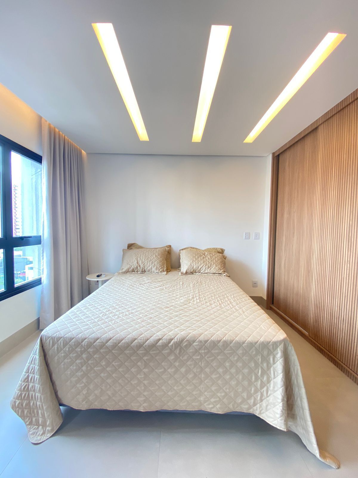 1 dormitorio, tabla de planchar con plancha, wifi y ropa de cama