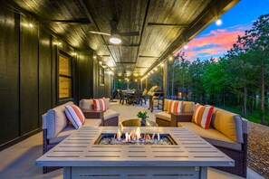 Outdoor dining - The Animal Crossing · Family Cabin w/ Hot Tub & Fire Pit (Broken Bow)