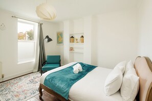 2 室のベッドルーム、デスク、アイロン / アイロン台、WiFi
