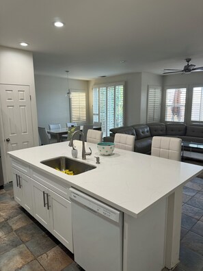 Interior - Beautiful 1-bedroom house with AC in charming Indio (Indio)