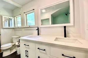Hair dryer, soap, toilet paper - Acadian Dreams- Entire home next to Acadia (Mount Desert)