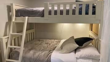 4 dormitorios, tabla de planchar con plancha, wifi y ropa de cama