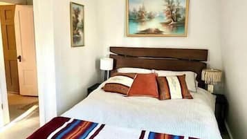 4 bedrooms, WiFi, bed sheets
