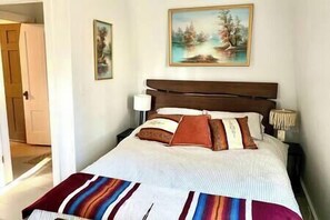4 bedrooms, WiFi, bed sheets - Acadian Dreams- Entire home next to Acadia (Mount Desert)
