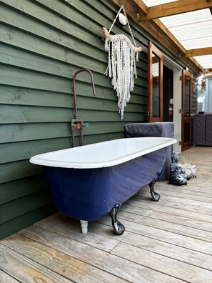 Property grounds - A relaxed coastal bach made for slowing down - 2 min to the beach (Whitianga)