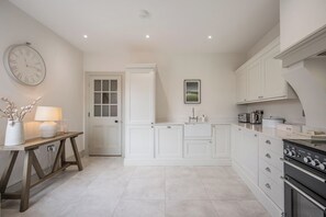 Private kitchen - The Lookout, Southwold (Southwold)