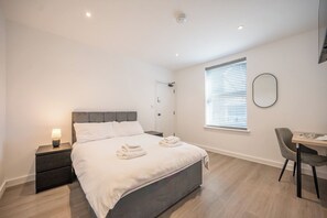 4 bedrooms, bed sheets - 38 Prospect Place, Leiston (Leiston)