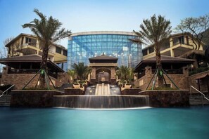 Outdoor pool - Lutang Hot Spring Resort (Mianzhu)