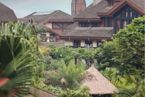 Unclassified image, 3 of 112, button - Lutang Hot Spring Resort (Mianzhu)