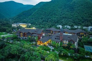 Unclassified image, 2 of 112, button - Lutang Hot Spring Resort (Mianzhu)