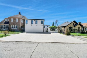 Exterior - Arbor Flats #2 in the Heart of Houston (Houston)