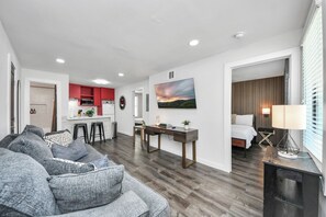 Living area - Arbor Flats #2 in the Heart of Houston (Houston)