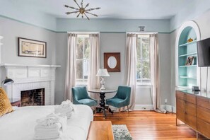 5 chambres, fer et planche à repasser, Wi-Fi, draps fournis