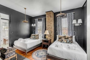 5 chambres, fer et planche à repasser, Wi-Fi, draps fournis