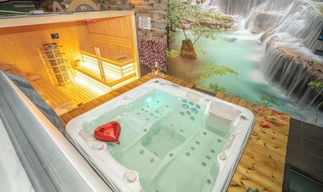 A hot tub with a waterfall mural, a wooden sauna, and a WC.. Private spa Charleroi city center 8 minutes from the airport
