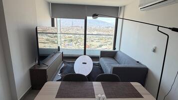 Classic Apartment, City View | Living area