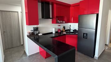 Classic Apartment, City View | Private kitchen
