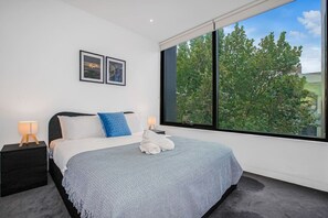 Desk, iron/ironing board, WiFi, bed sheets - 2BR Surry Hills | Free Parking, Walk to Central (Surry Hills)