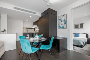 Dining - 2BR Surry Hills | Free Parking, Walk to Central (Surry Hills)