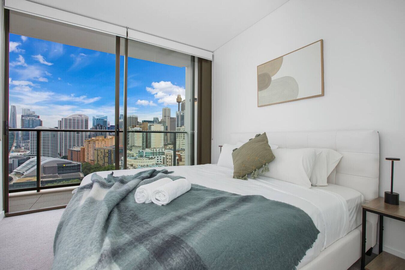 Desk, iron/ironing board, WiFi, bed sheets