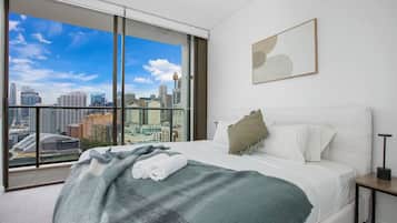 Desk, iron/ironing board, WiFi, bed sheets