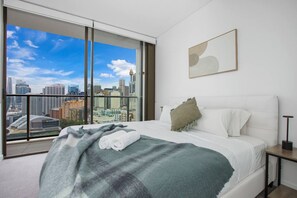 Room - Luxury CBD 3BR | Pool, Fireworks Views (Haymarket)