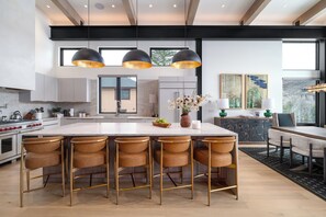 Fridge, microwave, oven, stovetop - Luxury 4 bd home on Rollingstone Ranch Golf Course (Steamboat Springs)