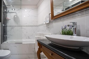 Bathroom - Spa Hotel Hissar (Hisarja)