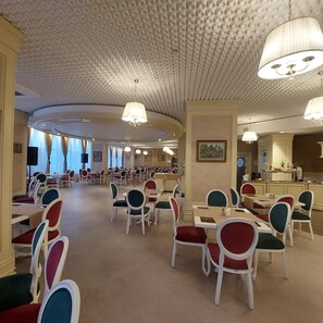 Dining - Spa Hotel Hissar (Hisarja)