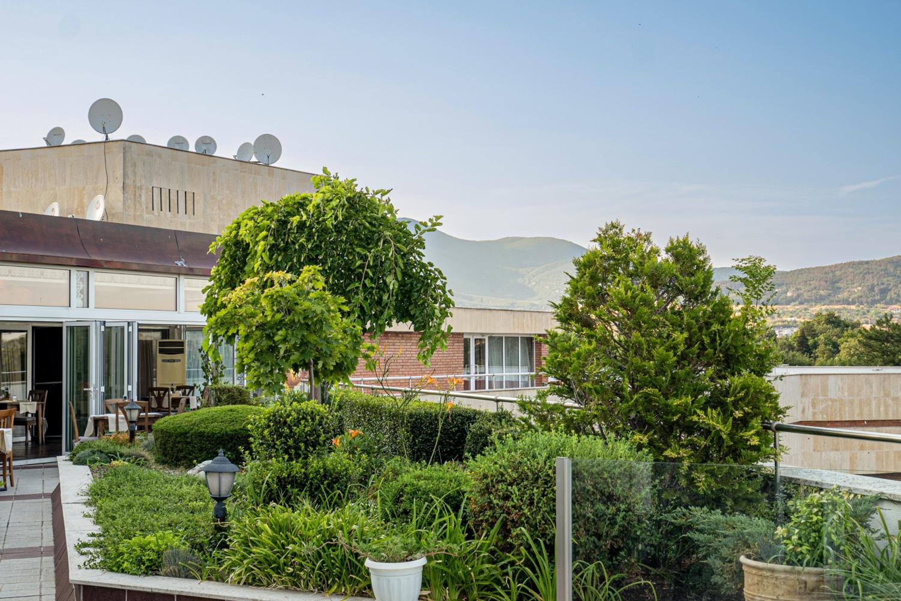 المنطقة المحيطة بالمنشأة