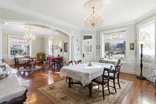 ADA accessible Victorian 1-br in Boutique B&B