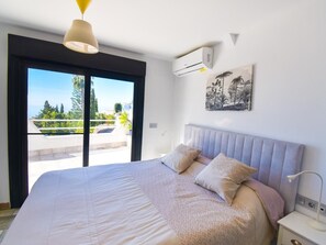 Room - 3 Bedroom villa with private pool (Salobreña)