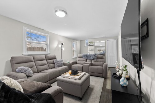 Pleasant 2-bedroom house in Wayne perfect for relaxing getaways