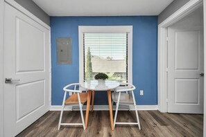 Dining - Arbor Flats 3 Heart of HTX - 2 km from FIFA Fest (Houston)
