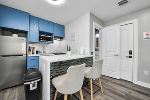 Private kitchen - Arbor Flats #3 in the Heart of Houston (Houston)