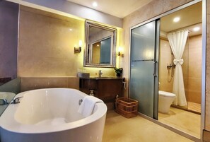 Hair dryer, slippers, towels, soap - Feng Zheng Hotel (Guangzhou)
