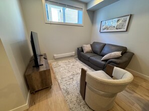 Living area - Cozy  Nook (Saskatoon)