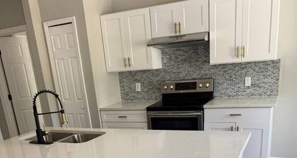 Spacious 3-bedroom house in serene North Port close to gulf beaches and shopping