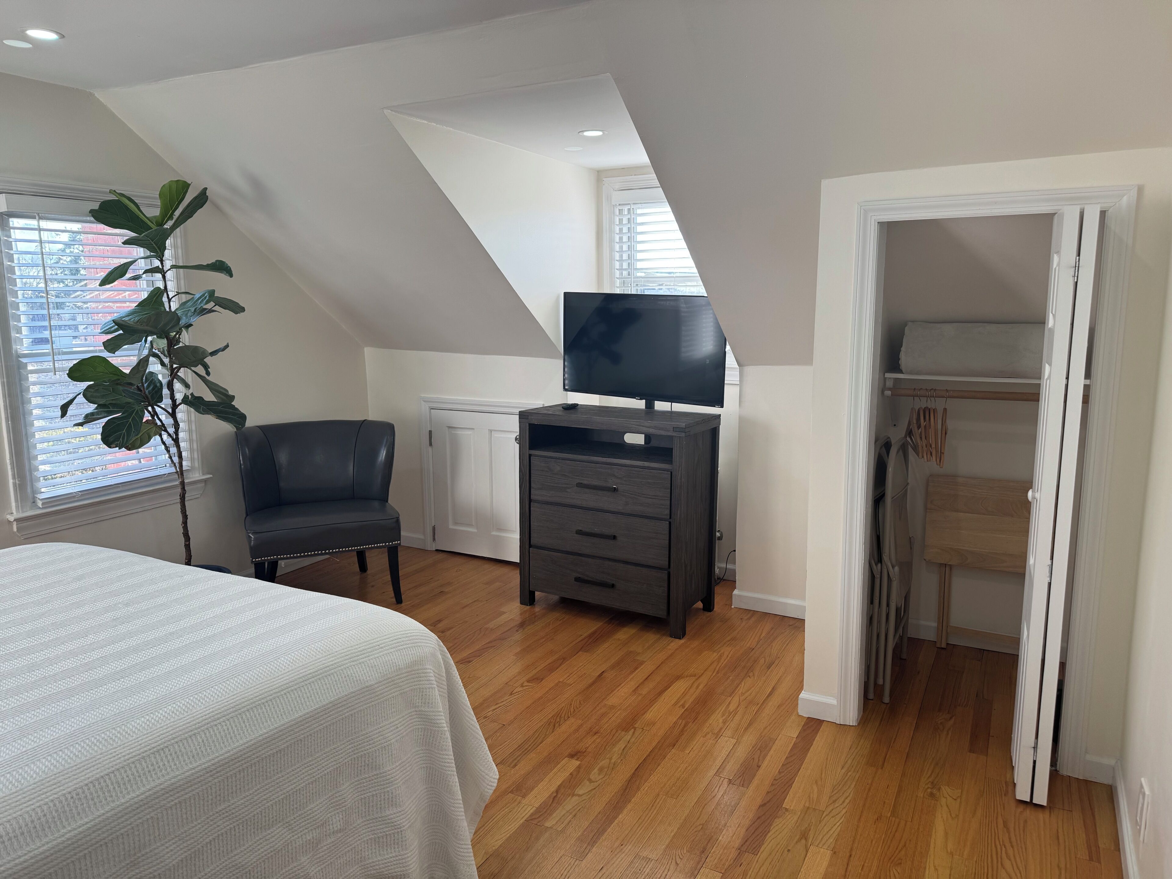 1 chambre, fer et planche à repasser, accès au Wi-Fi (inclus)