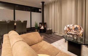 Interior - Lovely ship in Offingawier with harbor view (Offingawier)