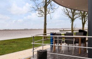 Outdoor dining - Lovely ship in Offingawier with harbor view (Offingawier)