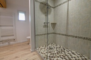 Bathroom - Les Demeures d'Ines - FOUCHERES (FOUCHERES)