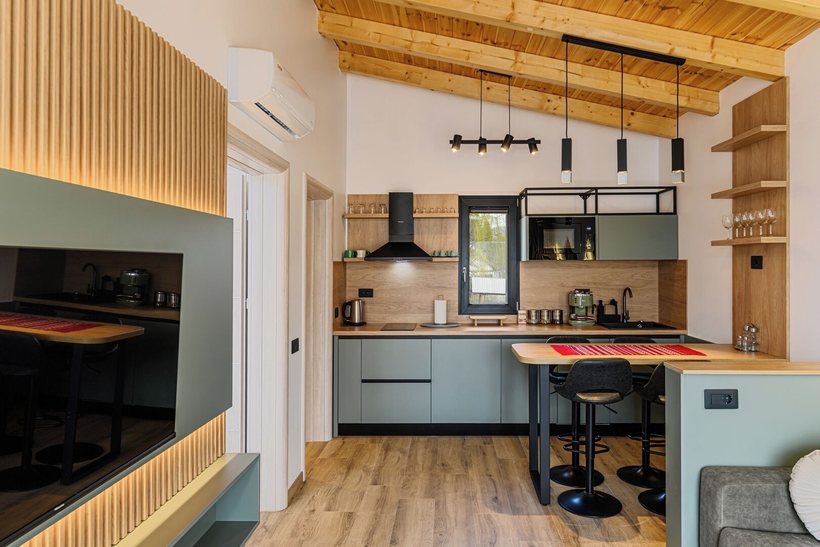 Fridge, microwave, stovetop, dishwasher