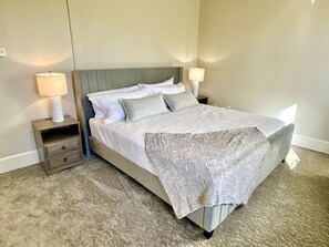 Iron/ironing board, travel crib, WiFi, bed sheets - Quiet Inn Stay with a Kentucky Country Feel (Versailles)