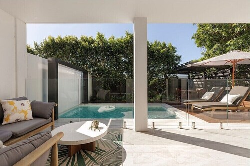 Ocean views: Steps from Sunrise Beach