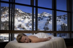 Spa - REDUCED!  Snowbird Cliff Club 2BR/3BA Pinnacle condo. Apr 4-11
Ski in, ski out. (Snowbird)