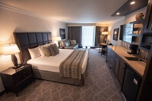 2 bedrooms, in-room safe, desk, iron/ironing board - REDUCED!  Snowbird Cliff Club 2BR/3BA Pinnacle condo. Apr 4-11
Ski in, ski out. (Snowbird)