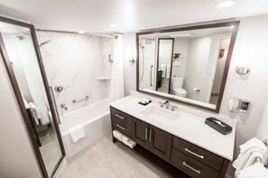 Hair dryer, towels, soap, shampoo - REDUCED!  Snowbird Cliff Club 2BR/3BA Pinnacle condo. Apr 4-11
Ski in, ski out. (Snowbird)