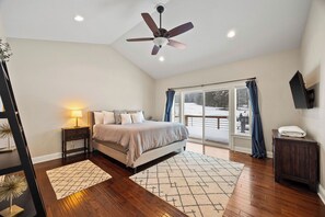 Room - Mountain & Horse Views ~ Spa ~ 2.7-Acres ~ Bonfire (Kalispell)