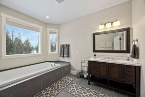 Bathroom - Mountain & Horse Views ~ Spa ~ 2.7-Acres ~ Bonfire (Kalispell)